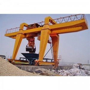 industrieller 20t Portalkran mit Zupacken
