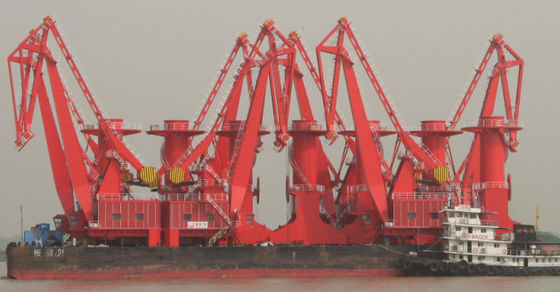 Cabin Control 30ton Harbor Portal Crane Dock Jib Portal Crane Four Link Type
